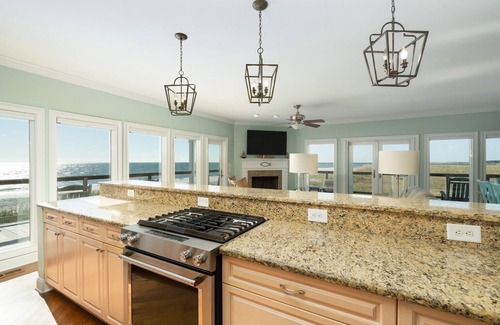 Inlet Harbour House | Sunrise Point: Tranquil Oceanfront In Gated Community