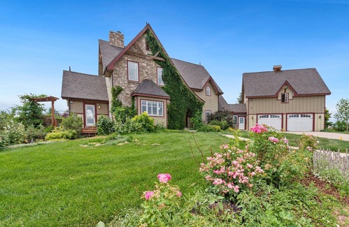 Fort Collins House | Sunrise Ranch! Amazing Mountain Views!