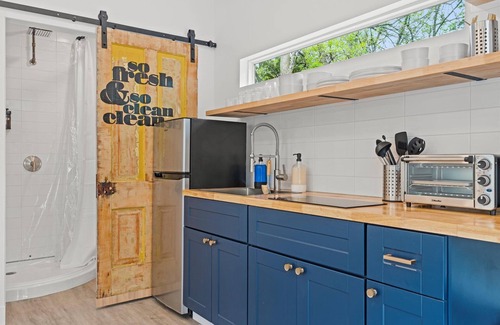 Linn Valley Apartment | Sunrise Tiny House at Linn Valley Lakes