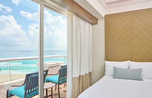 Punta Cancun Hotel | Sunscape Cancun All-Inclusive Resort & Spa by Hyatt