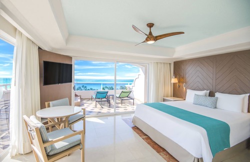 Punta Cancun Hotel | Sunscape Cancun All-Inclusive Resort & Spa by Hyatt