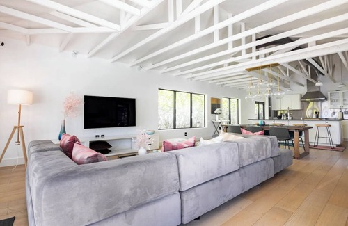 Hallandale Beach House | Sunset 4BR Waterfront Villa in Golden Isles w/Heated Pool & Spa