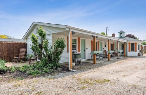 Hudson Hotel | Sunset Acres Motel - Room 5