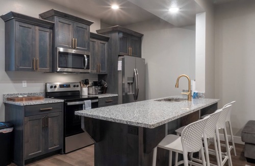 Garden City House | Sunset at Bear Lake- Cozy 2BD 1BA on main level w/garage