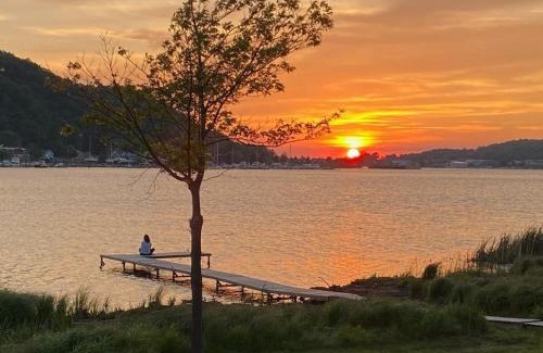 Frankfort House | Sunset Bay - Lakefront, Large, And Gorgeous!