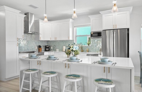 Bradenton Beach House | Sunset Beach House – Sleeps 18, Walk to Beach