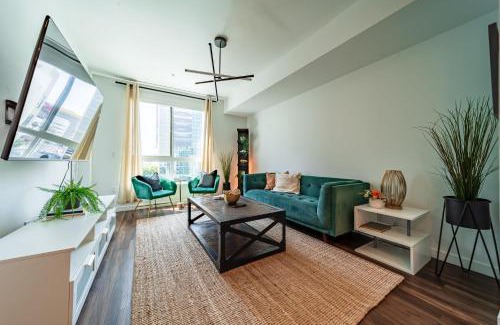 Vernon Apartment | Sunset Blvd 1 Bed Apt in the Heart of Hollywood