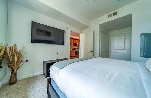 Vernon Apartment | Sunset Blvd 1 Bed Apt in the Heart of Hollywood