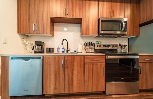 Vernon Apartment | Sunset Blvd 1 Bed Apt in the Heart of Hollywood