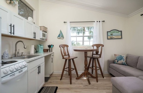 Cedar Key Cottage | Sunset Brooke's w/amazing sunset views!