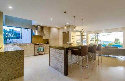 Sunset Cliffs House | Sunset Cliffs Modern Luxury Estate w Ocean Views, Oversized Spa, AC, Yard!