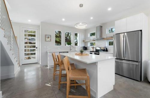 Lighthouse Park House | Sunset Cove 2 - Heated Pool - Sea Views - Walkable