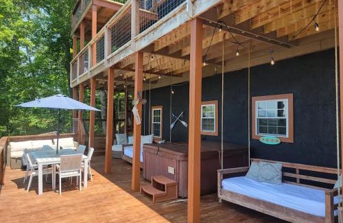 Dandridge House | Sunset Cove Lakefront Luxury Lodge with Private Dock