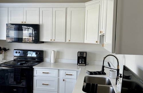 Gadsden House | Sunset Cove on Neely Henry with Private Pier and Balcony with Waterfront Views