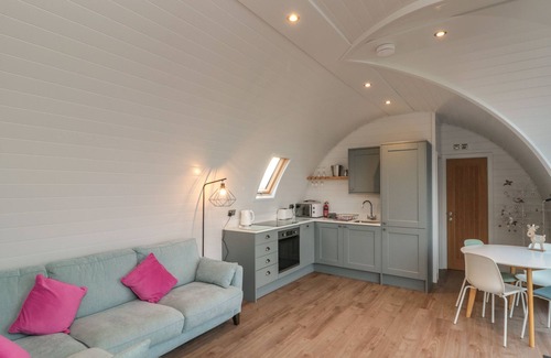 Burton Fleming Cottage | SUNSET GEM, pet friendly, country holiday cottage in Hunmanby