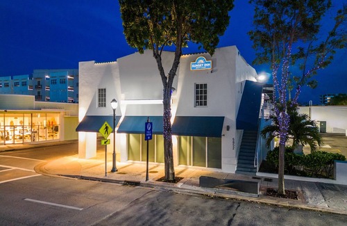 South Miami Apartment | Sunset Inn - Voted best B&B by the Miami Herald - Free Daily Breakfast!