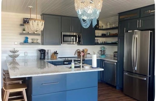 Senecaville House | Sunset & Lake View~Kayaks~SUPs~Fire Pit+wood~ Grill+propane~ 2 Bedroom en-suites