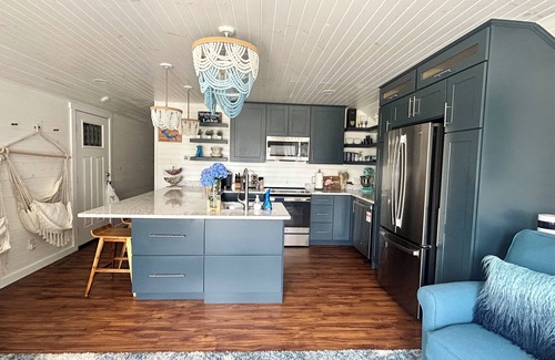 Senecaville House | Sunset & Lake View~Kayaks~SUPs~Fire Pit+wood~ Grill+propane~ 2 Bedroom en-suites