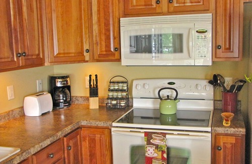 Green Lake Cottage | Sunset Nook Cottage: On Water, Charming, Sunsets, Boat Slip, Near Downtown!