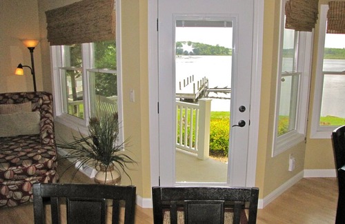 Green Lake Cottage | Sunset Nook Cottage: On Water, Charming, Sunsets, Boat Slip, Near Downtown!