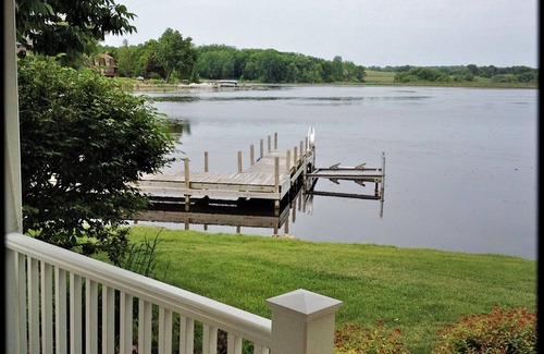 Green Lake Cottage | Sunset Nook Cottage: On Water, Charming, Sunsets, Boat Slip, Near Downtown!