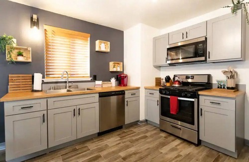 Twentynine Palms House | Sunset Oasis ! 3 min to Joshua Tree National Park! Ideal for family gatherings