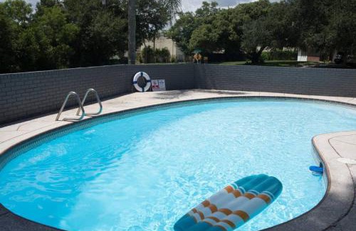 Temple Terrace House | Sunset Oasis