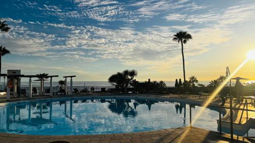 Balito Apartment | Sunset Ocean View by Aquamarina