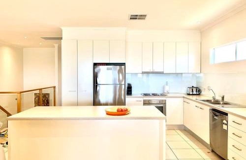 Adelaide House | Sunset Ocean Views Esplanade 5 BR Sleeps 10