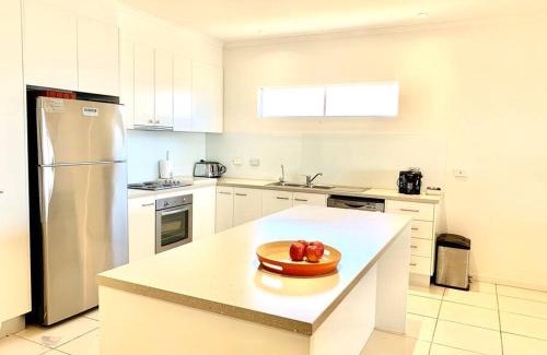 Adelaide House | Sunset Ocean Views Esplanade 5 BR Sleeps 10