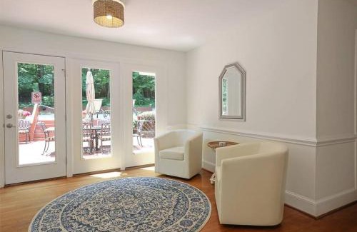 North Garrett Road House | Sunset Point Pool House Close to Duke University