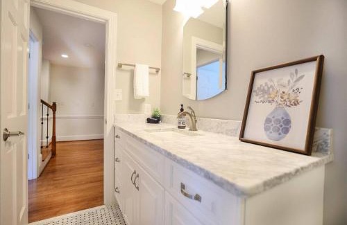 North Garrett Road House | Sunset Point Pool House Close to Duke University