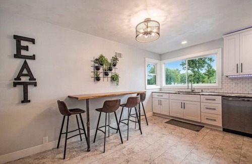 Wyatt House | Sunset Point-Riverfront,SwimSpa,Kayaks,30 Min NDn