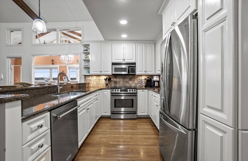 Terrell House | Sunset Pointe - Entertainers Dream with Amazing Lake Norman Views