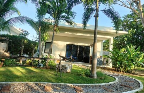 Bueang Sam Phan Resort | Sunset resorts and bar