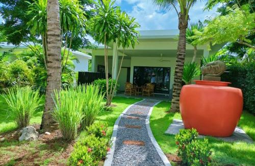 Bueang Sam Phan Resort | Sunset resorts and bar