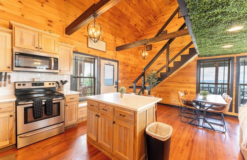 Bryant Cabin | Sunset Ridge cabin 21 miles from Chatt, TN! Indoor pool & hot tub!