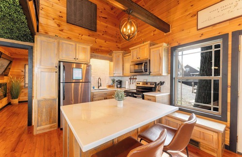 Bryant Cabin | Sunset Ridge cabin 21 miles from Chatt, TN! Indoor pool & hot tub!