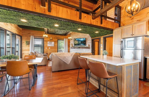 Bryant Cabin | Sunset Ridge cabin 21 miles from Chatt, TN! Indoor pool & hot tub!