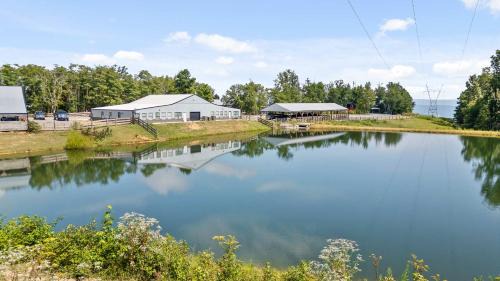 Bryant House | Sunset Ridge cabin 21 miles from Chatt TN Indoor pool & hot tub