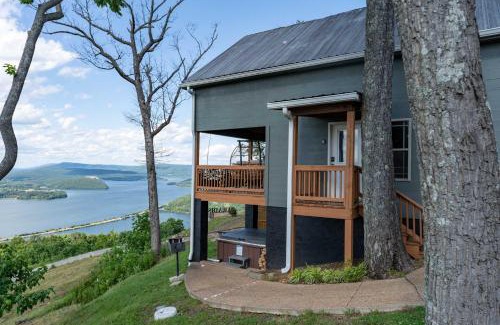 Bryant House | Sunset Ridge cabin 21 miles from Chatt TN Indoor pool & hot tub