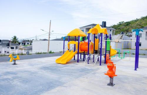 Runaway Bay Villa | Sunset Sea-renity Villa