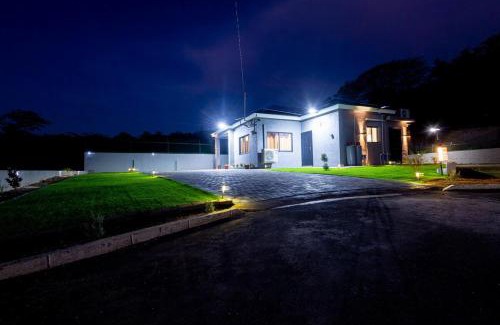 Runaway Bay Villa | Sunset Sea-renity Villa