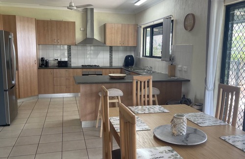 Dundee Beach House | Sunset Serenity Overlooking Fogg Bay