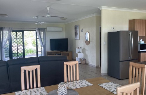 Dundee Beach House | Sunset Serenity Overlooking Fogg Bay