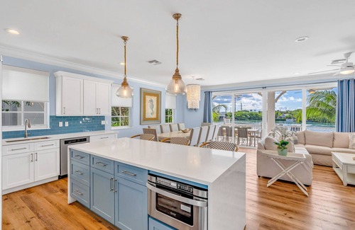 Little Venice House | Sunset Tides - Luxury Waterfront Pool Home, 30' Dock