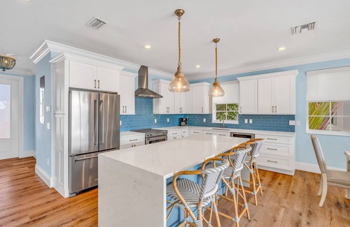 Little Venice House | Sunset Tides - Luxury Waterfront Pool Home, 30' Dock