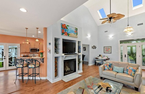 Ocean Springs House | Sunset View Beach House in Ocean Springs - Beachfront property