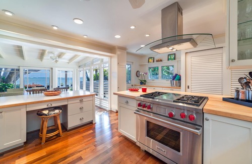 Eastern Honolulu House | Sunset View-Ocean Front - East Honolulu - Cottage Charmer!