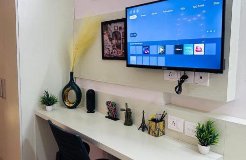 Greater Noida Apartment | Sunset View Paradise By Buddies Home